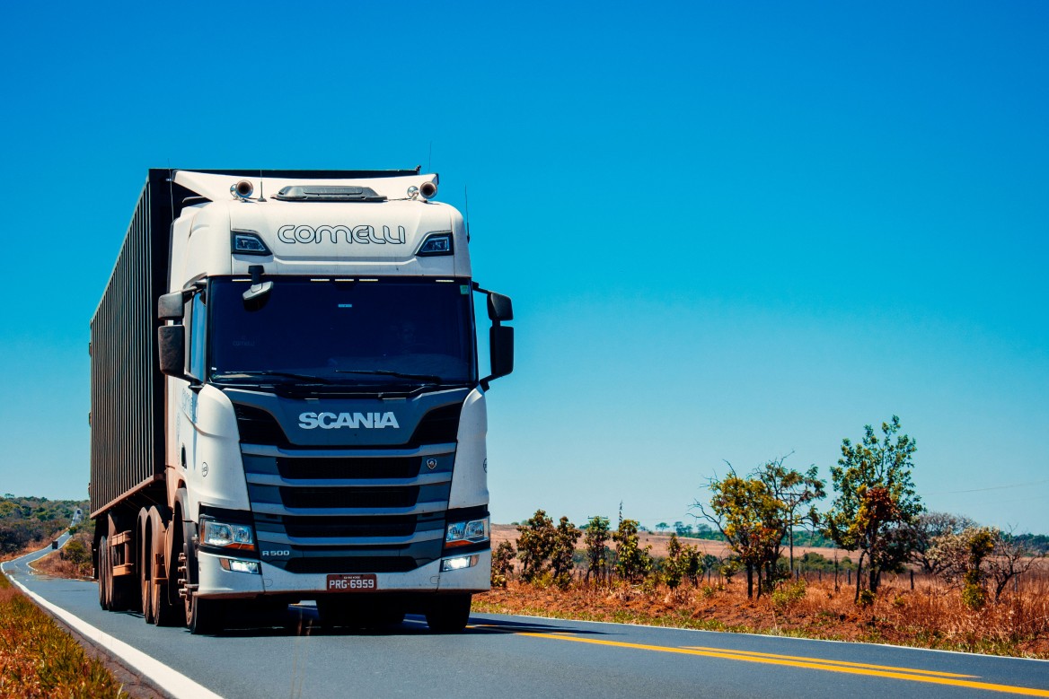 From July 2024, all newly registered commercial vehicles must be equipped with a tyre pressure monitoring system Gabriel Santos on unsplash