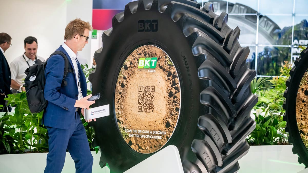 A visitor at the BKT stand