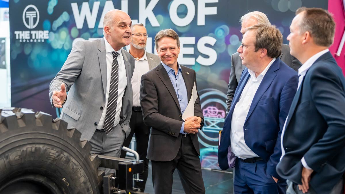 Guided tour with Oliver Krischer, Minister for the Environment, Nature and Transport of the State of North Rhine-Westphalia