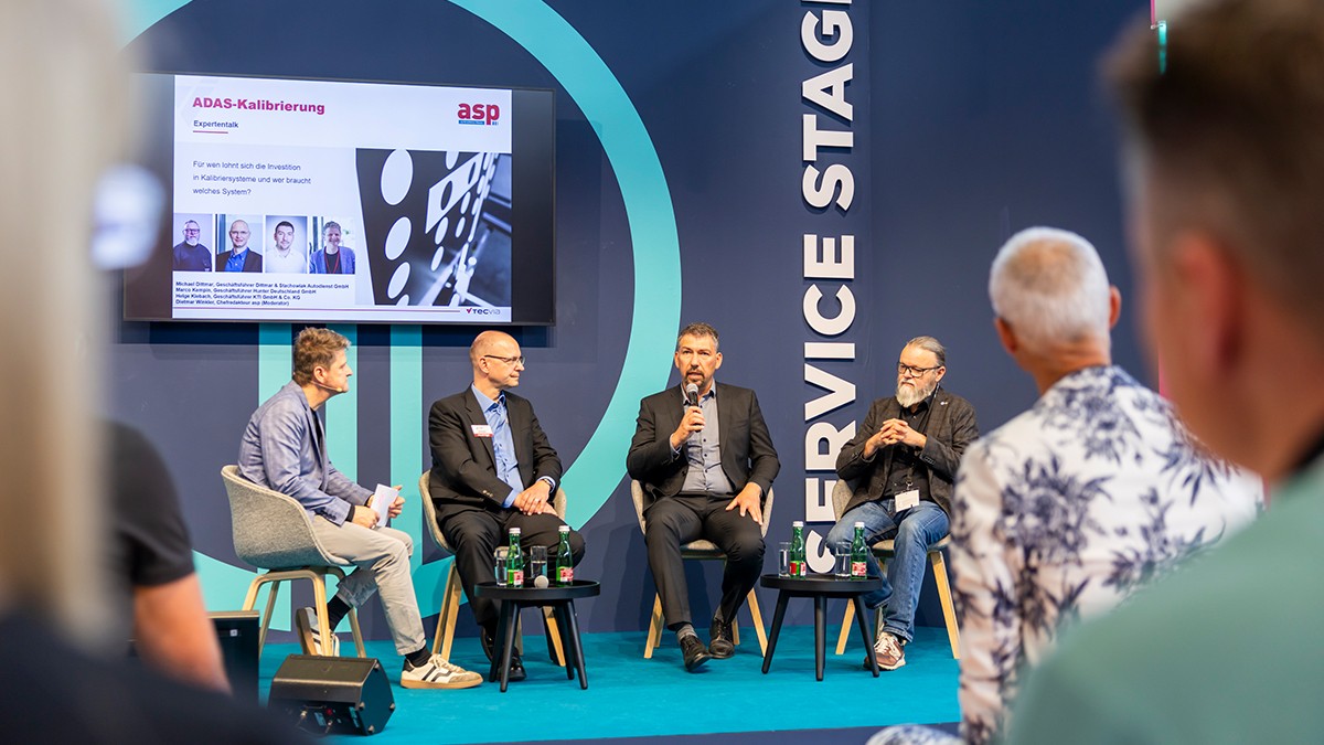 Panel discussion at the Service stage